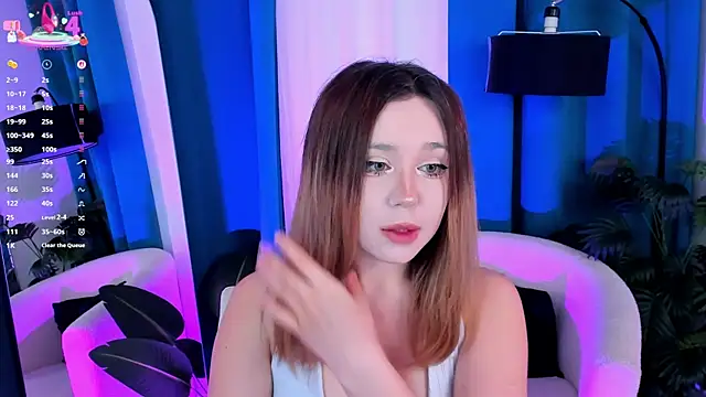 Snapshot of Lina_Glow chatting on October 21, 6:46 am Lina Glow online show from October 21, 6:46 am