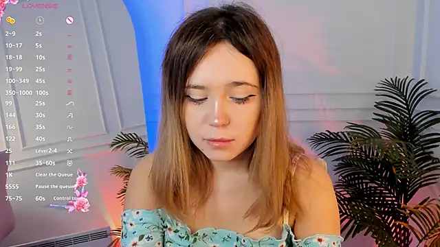 Snapshot of Lina_Glow chatting on September 24, 6:31 am Lina Glow online show from September 24, 6:31 am