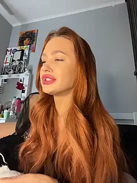 Snapshot of LittleFox___ chatting on April 18, 7:33 am LittleFox online show from April 18, 7:33 am