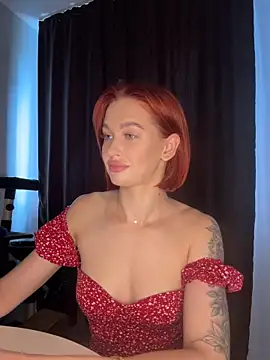 Snapshot of LittleFox___ chatting on June 1, 6:35 am LittleFox online show from June 1, 6:35 am