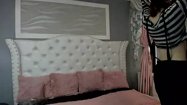 Snapshot of naomi_cooper__ chatting on September 12, 1:44 pm naomi cooper online show from September 12, 1:44 pm