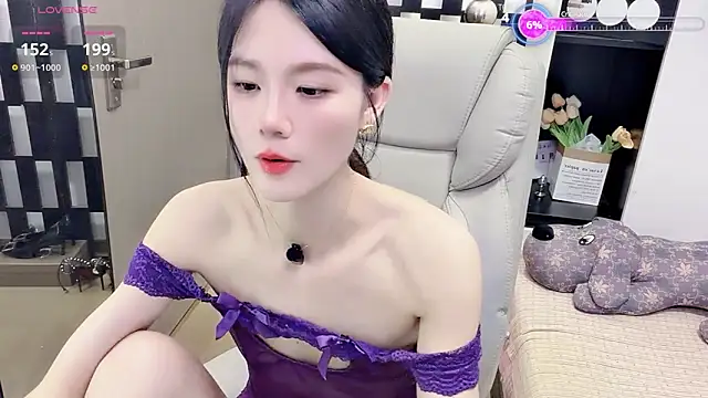 Yueyue-MM online show from May 8, 2:10 pm