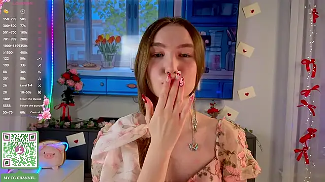 ElfredaTupy online show from February 21, 7:05 pm