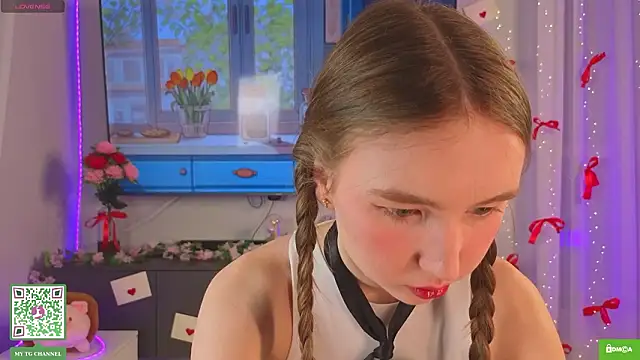 ElfredaTupy online show from March 15, 7:10 pm