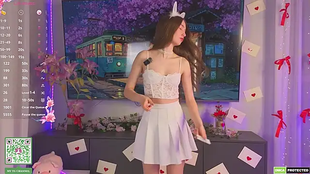 ElfredaTupy online show from April 22, 7:53 pm