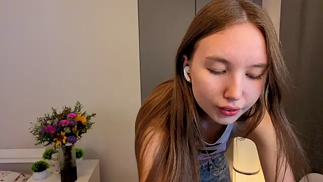 ElfredaTupy online show from September 14, 6:14 am