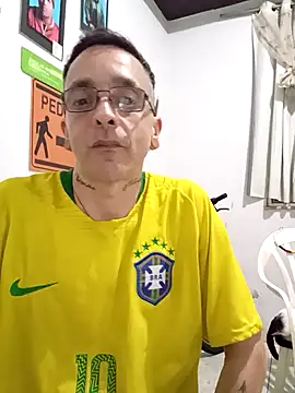 Snapshot of dinho_carioca chatting on October 11, 1:50 am dinho carioca online show from October 11, 1:50 am