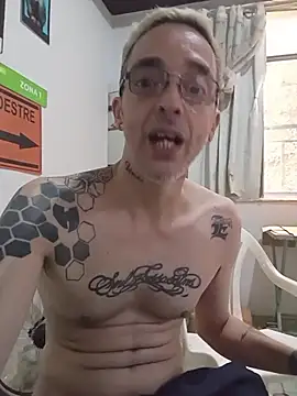 dinho carioca online show from April 7, 2:30 pm