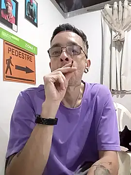 Snapshot of dinho_carioca chatting on October 19, 2:20 pm dinho carioca online show from October 19, 2:20 pm