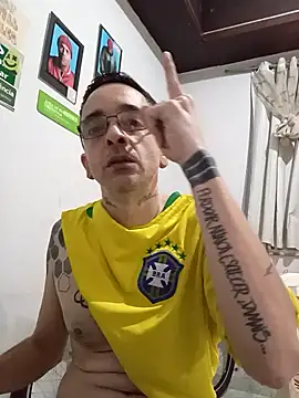 Snapshot of dinho_carioca chatting on September 25, 3:51 pm dinho carioca online show from September 25, 3:51 pm