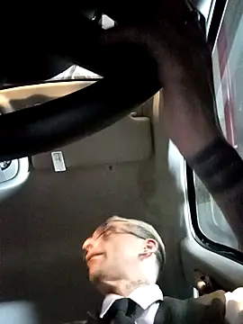 dinho carioca online show from April 7, 12:01 am