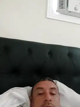 andrerj22 online show from April 8, 2:40 pm