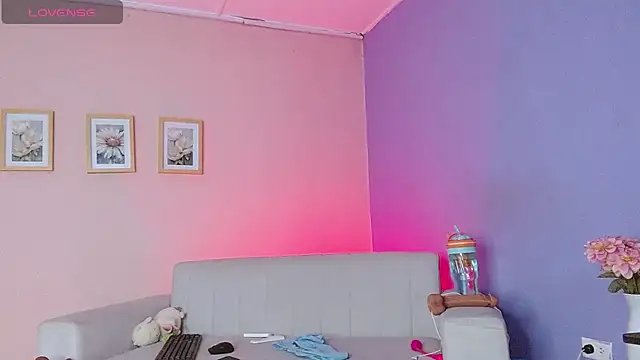 Snapshot of lourdes_moon22 chatting on October 16, 1:08 pm lourdes moon22 online show from October 16, 1:08 pm