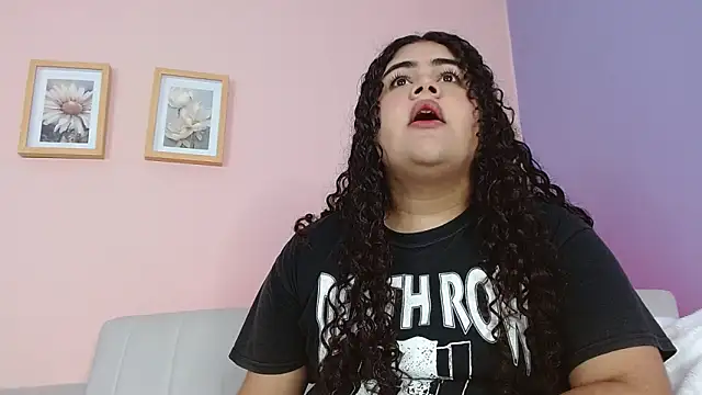 Snapshot of lourdes_moon22 chatting on September 20, 1:05 pm lourdes moon22 online show from September 20, 1:05 pm