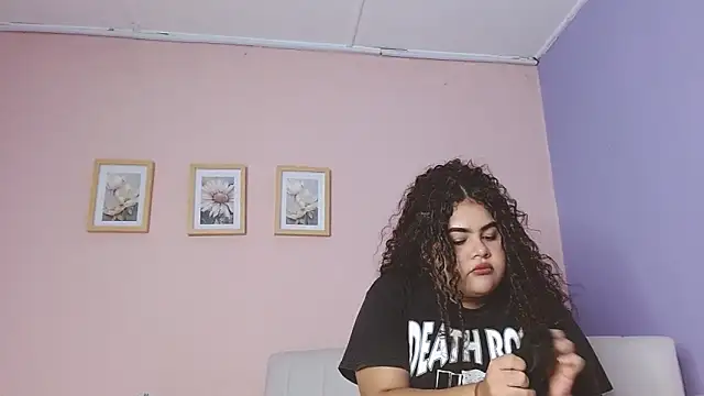 Snapshot of lourdes_moon22 chatting on September 9, 12:36 pm lourdes moon22 online show from September 9, 12:36 pm