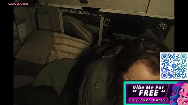 JuliCarl online show from February 13, 9:20 am