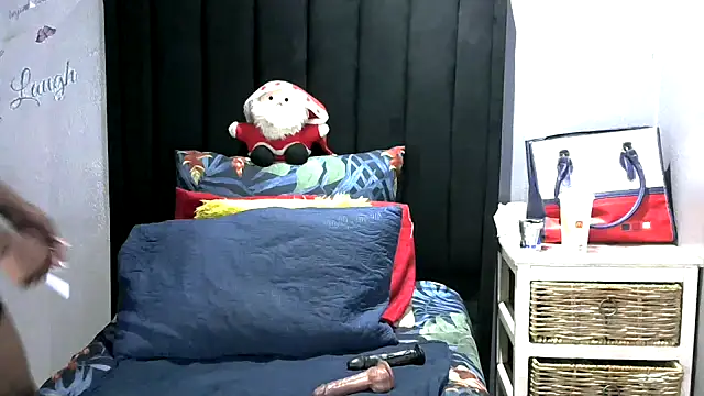 Snapshot of DARKQUEEN_xXx chatting on December 14, 11:32 pm DARKQUEEN xXx online show from December 14, 11:32 pm