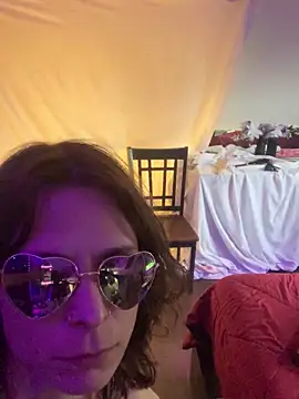 Snapshot of d3luluxx chatting on September 24, 3:18 pm d3luluxx online show from September 24, 3:18 pm