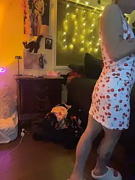 d3luluxx online show from November 15, 7:45 am