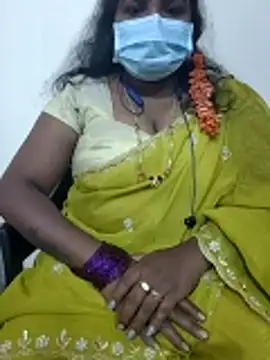 Snapshot of Silk_Smitha_27 chatting on December 17, 9:25 am Silk Smitha 27 online show from December 17, 9:25 am