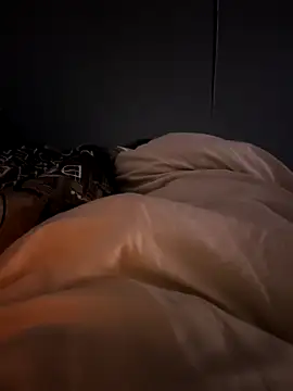 Snapshot of Normalludo0202 chatting on December 3, 2:12 am Normalludo0202 online show from December 3, 2:12 am