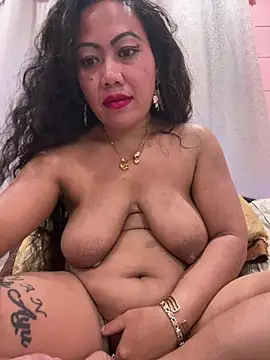 Lindarossyta online show from July 12, 8:20 pm