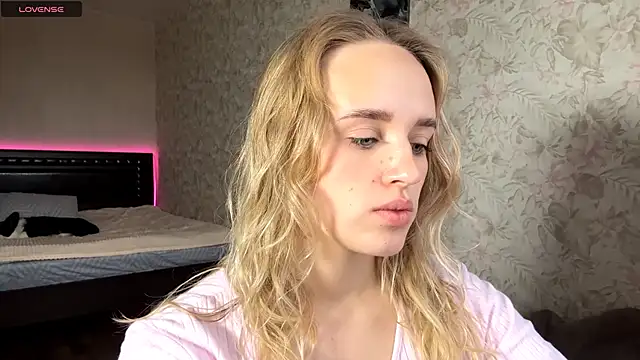 ElisabetLorney online show from November 14, 8:07 am