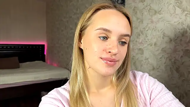 Snapshot of ElisabetLorney chatting on October 13, 8:38 am ElisabetLorney online show from October 13, 8:38 am
