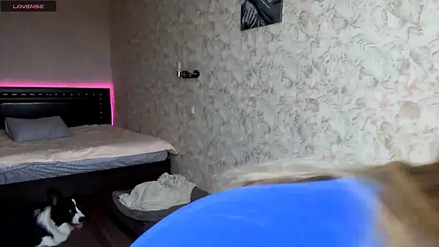 ElisabetLorney online show from November 13, 8:07 am