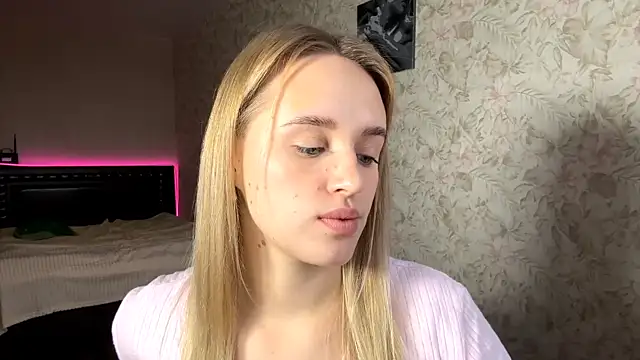 ElisabetLorney online show from November 17, 8:18 am