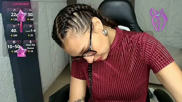 Snapshot of Miah_Jones_r_ chatting on September 12, 12:38 pm Miah Jones r online show from September 12, 12:38 pm