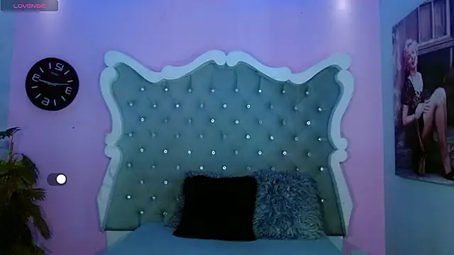 Honey Moontsts online show from March 7, 12:32 pm