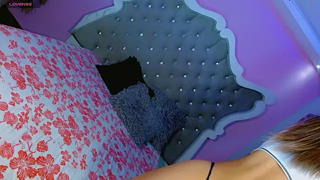 Honey Moontsts online show from March 9, 11:58 am