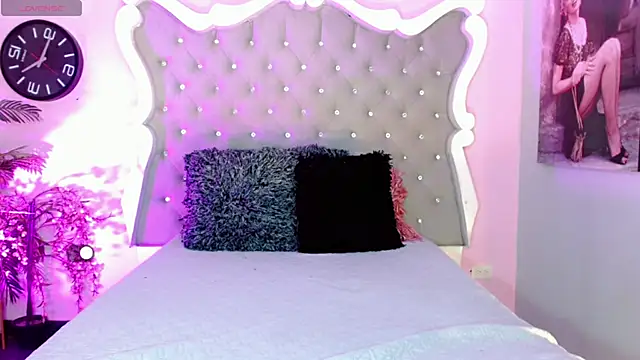 Honey Moontsts online show from January 17, 12:20 pm