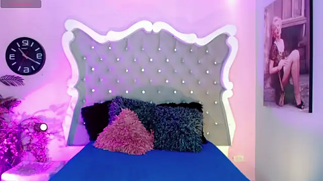 Honey Moontsts online show from January 9, 12:01 pm