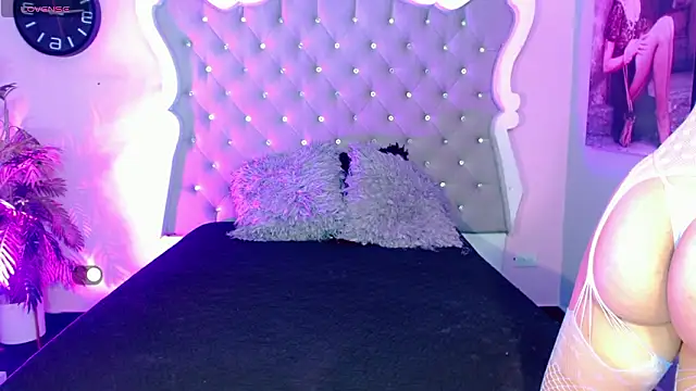 Honey Moontsts online show from March 4, 12:02 pm