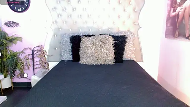 Honey Moontsts online show from February 8, 12:03 pm