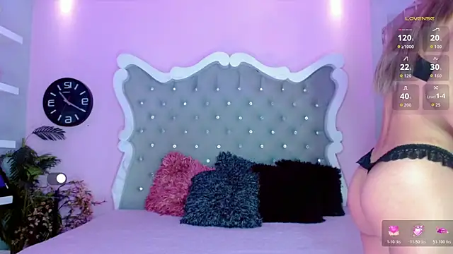 Honey Moontsts online show from January 8, 12:00 pm