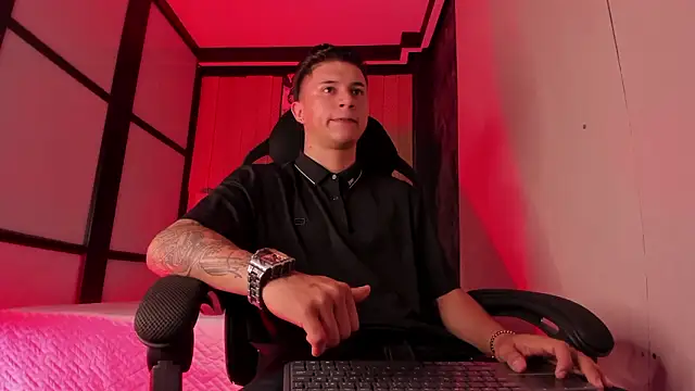 liaamsmiith  online show from March 10, 12:53 pm