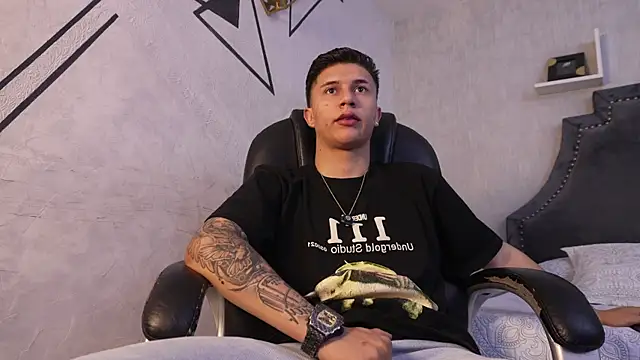 liaamsmiith  online show from November 24, 12:49 pm