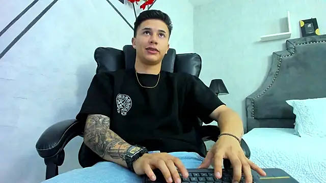 liaamsmiith  online show from November 20, 12:28 pm