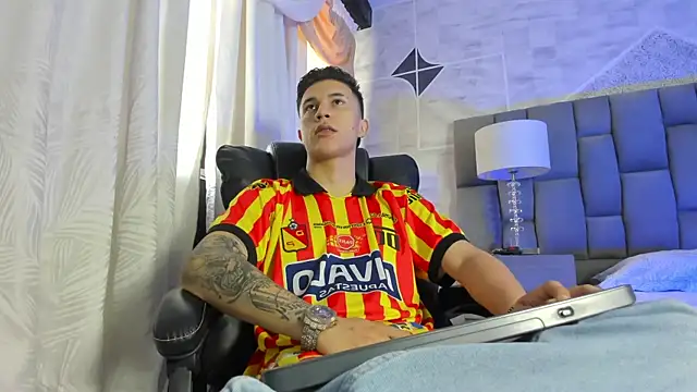 liaamsmiith  online show from October 21, 12:26 pm