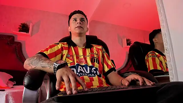 liaamsmiith  online show from February 8, 12:14 pm