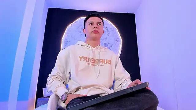 liaamsmiith  online show from October 25, 12:28 pm