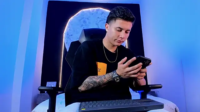 liaamsmiith  online show from October 29, 12:37 pm