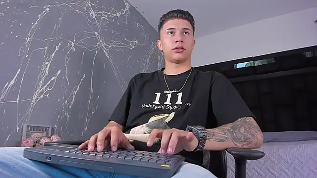 liaamsmiith  online show from November 17, 12:09 pm