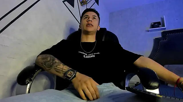 liaamsmiith  online show from December 17, 12:43 pm