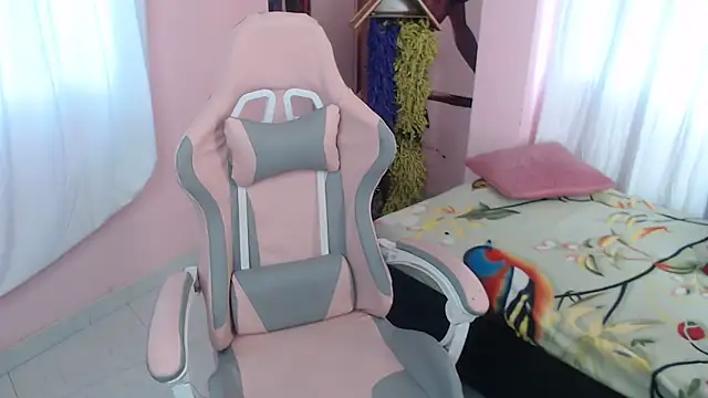 Zulema R1 online show from February 1, 12:58 pm