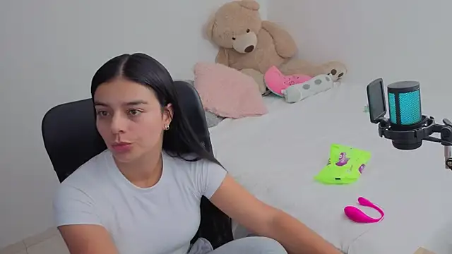 valerihouse online show from March 25, 12:44 am