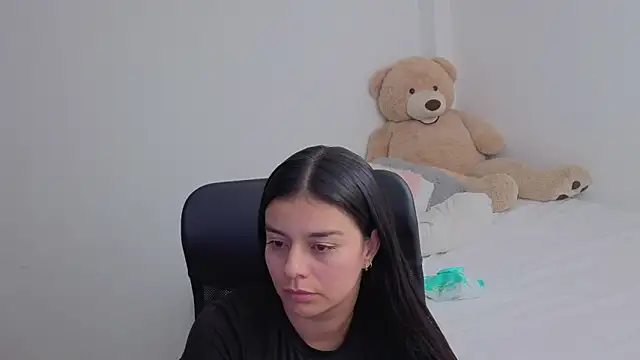 Snapshot of valerihouse chatting on February 17, 1:25 am valerihouse online show from February 17, 1:25 am